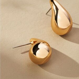 Brand new Anthropologie gold teardrop earrings.